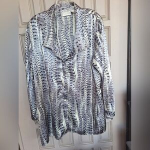 Satiny Plus Sz2X Blouse Lavender/Gray Print Long Sleves Wide Collar/Cuffs